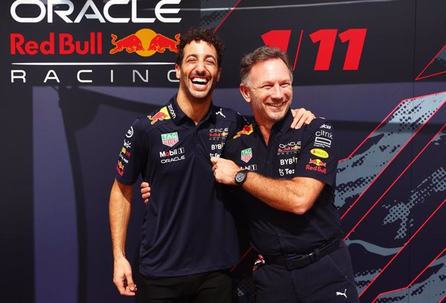 El piloto de Fórmula 1 Daniel Ricciardo y el director del equipo Oracle Red Bull Racing, Christian Horner
