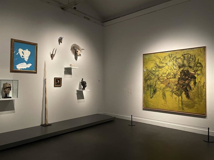 CaixaForum Barcelona muestra una selección de las colecciones privadas de diez artistas contemporáneos y las confronta con obras de la Colección de Arte Contemporáneo de la Fundación La Caixa en la exposición 'Dioses, magos y sabios'