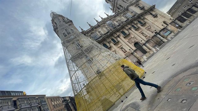 Iluminación navideña en la Plaza de Santa María