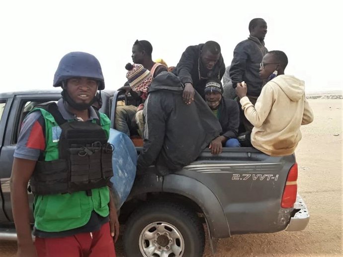 Archivo - Migrantes localizados en la región nigerina de Agadez