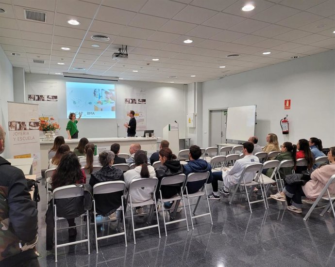 Los profesores del Lycee Professionnel de Amblard en la Escuela de Joyería de Córdoba.