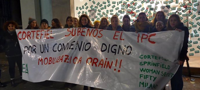 Protesta de trabajadores del grupo Tendam en Bilbao