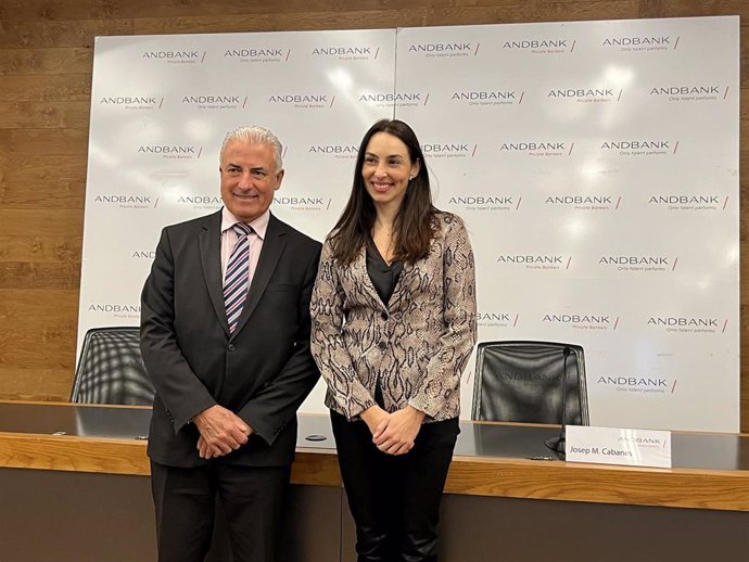 El subdirector general de Banca País de Andbank, Josep Maria Cabanes, y la presidenta de la FMA, Natlia Gallego