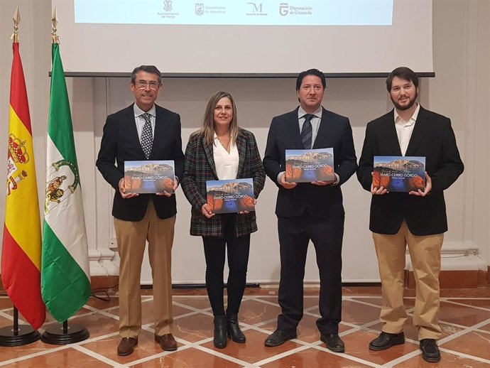 La Junta pone en valor el Paraje Natural de los acantilados Maro-Cerro Gordo con una guía de buceo