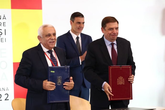 El ministro de Agricultura, Pesca y Alimentación, Luis Planas, y su homólogo de Rumanía, Petre Daea