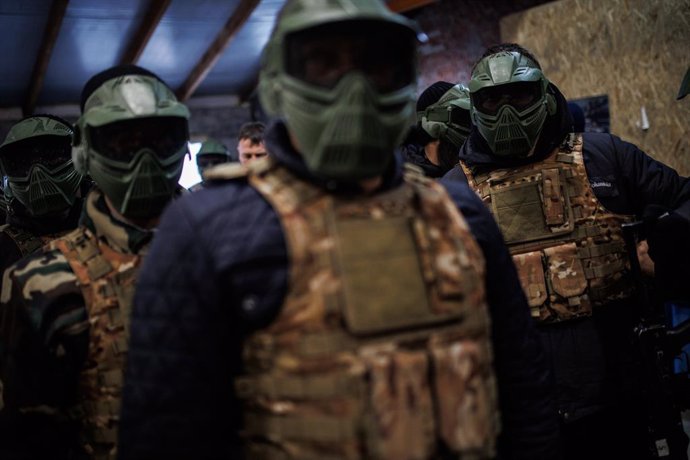 Archivo - Soldados ucranianos durante maniobras de entrenamiento.