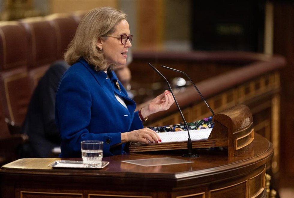 La vicepresidenta primera y ministra de Asuntos Económicos y Transformación Digital, Nadia Calviño, en una sesión plenaria en el Congreso de los Diputados, a 23 de noviembre de 2022, en Madrid (España). 