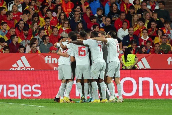 Archivo - La selección de Suiza celebra uno de sus goles ante España en la Liga de Naciones 2022