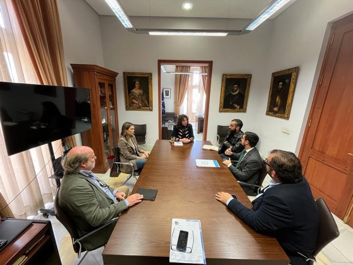 Reunión entre el Ayuntamiento y la UDA