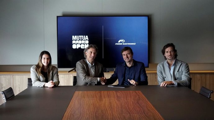 Firma convenio Power Electronics y Mutua Madrid Open 2023.
