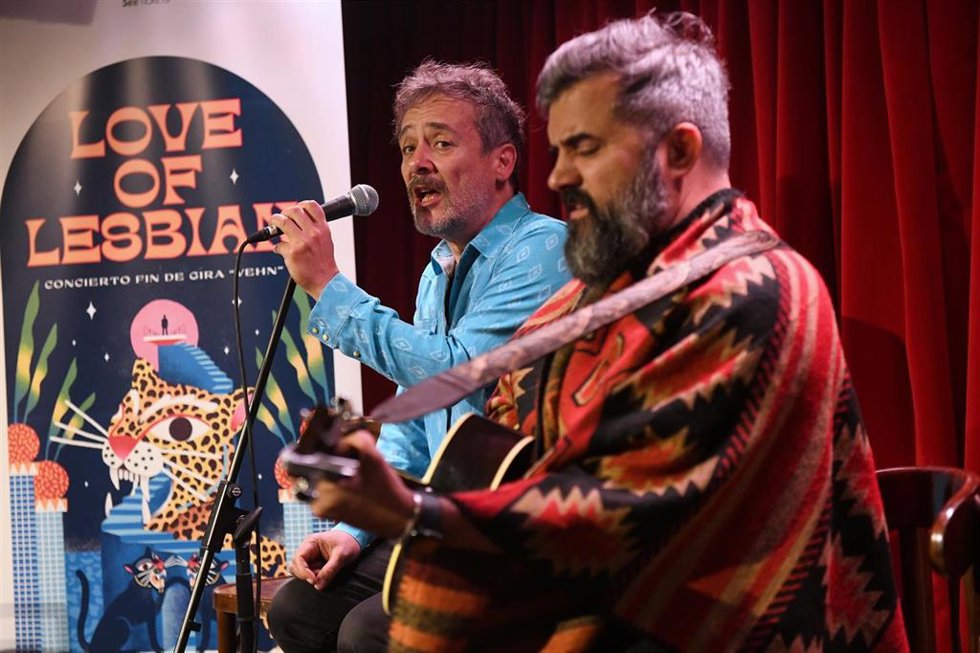 Love Of Lesbian recoge su cuarto disco de oro en Madrid