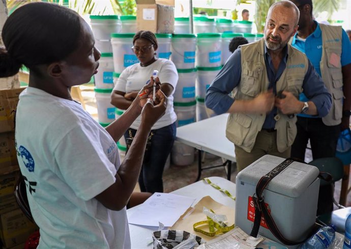 El director de la Oficina de Programas de Emergencia de UNICEF, Manuel Fontaine, durante una visita a Haití