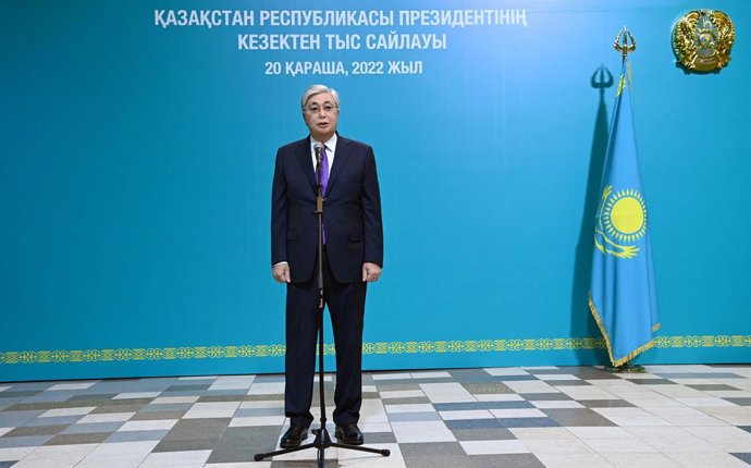 HANDOUT - 20 November 2022, Kazakhstan, Astana: Kazakh President Kassym-Jomart Tokayev gives a statement after casting his vote at a polling station in Astana, during Kazakhstan's snap presidential election. Photo: -/Kazakhstan's President Press Office/