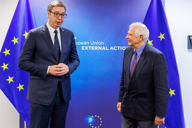 El Alto Representante de la UE para Asuntos Exteriores y Política de Seguridad, Josep Borrell, y el presidente serbio, Aleksandar Vucic