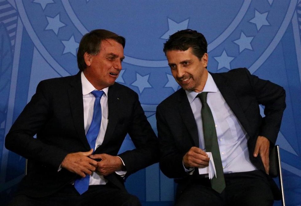 Jair Bolsonaro y el ministro de Medioambiente, Joaquim Leite.