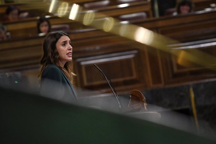 La ministra de Igualdad, Irene Montero, en una sesión plenaria en el Congreso de los Diputados, a 23 de noviembre de 2022, en Madrid (España). Los Presupuestos Generales del Estado (PGE) para 2023 llegaron al Pleno del Congreso de los Diputados el lunes