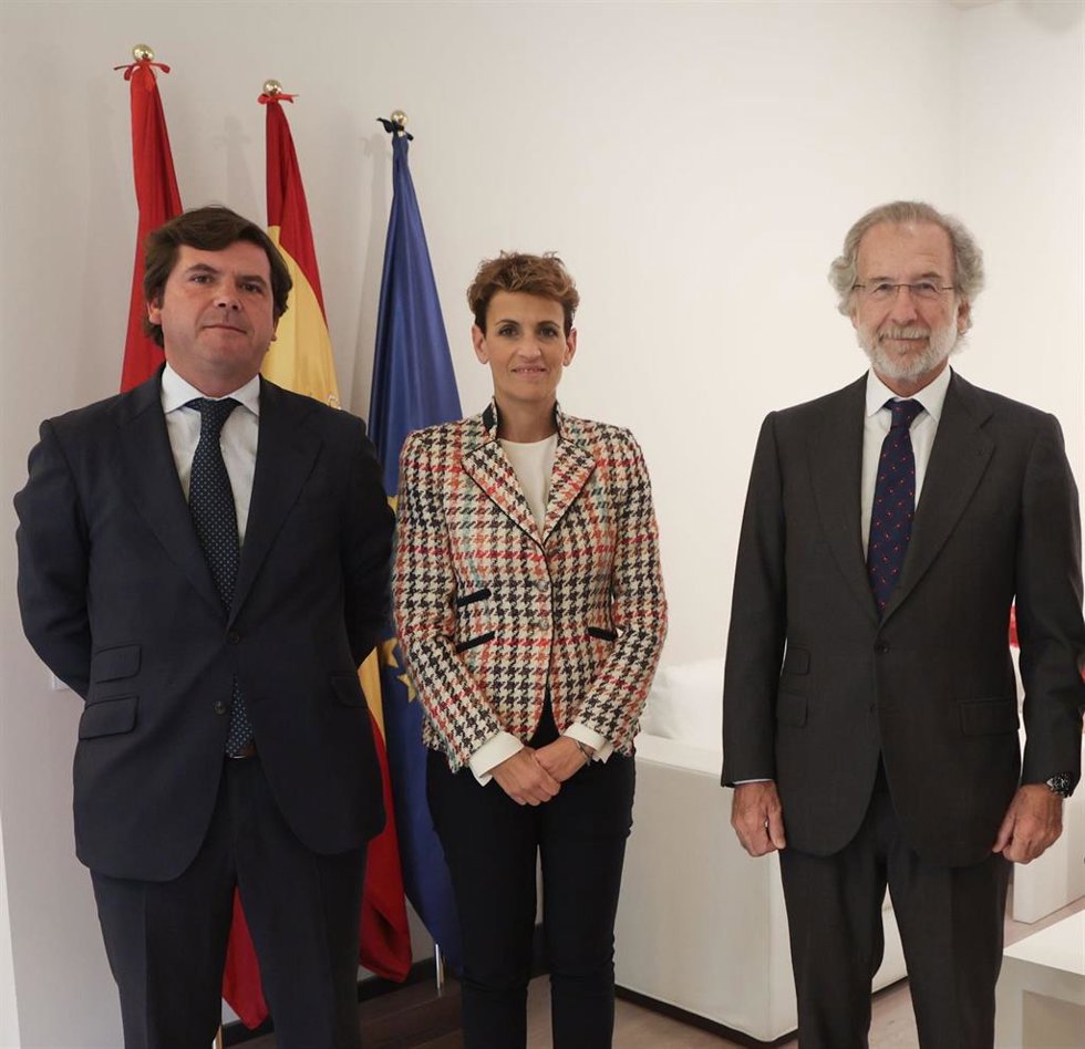 Iñigo Garde, la presidenta Chivite y Javier Uriarte
