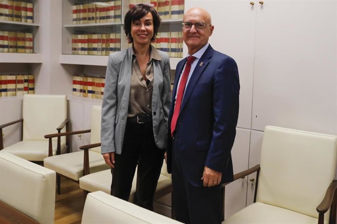 La secretaria de Estado de Transportes, Movilidad y Agenda Urbana, Isabel Pardo de Vera, y el consejero de Cohesión Territorial, Bernardo Ciriza, esta semana en Madrid