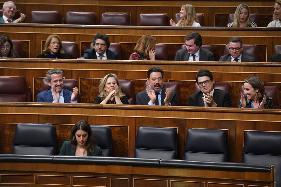 La ministra de Igualdad, Irene Montero (fila abajo), en una sesión plenaria en el Congreso de los Diputados, a 23 de noviembre de 2022, en Madrid (España).
