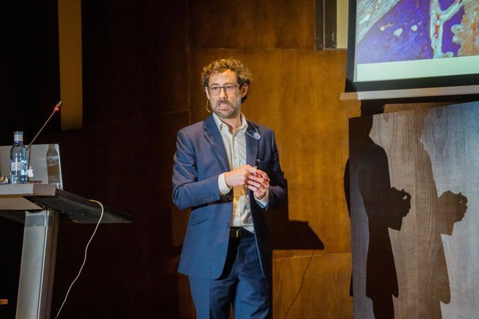 El Dr. Ignacio Sanz en una de sus intervenciones.