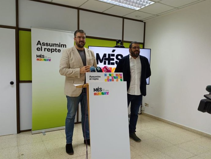 El coordinador de MÉS per Mallorca, Lluís Apesteguia, y el senador de la formación, Vicen Vidal.