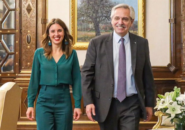 La ministra de Igualdad de España, Irene Montero, y el presidente de Argentina, Alberto Fernández