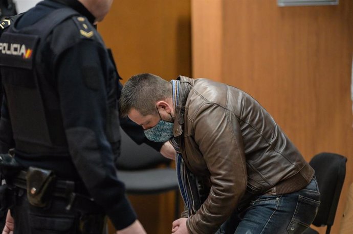 José Enrique Abuín, 'El Chicle', se sienta en el banquillo durante el juicio en la Audiencia Provincial de A Coruña