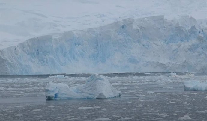 Desprendimiento en un glaciar