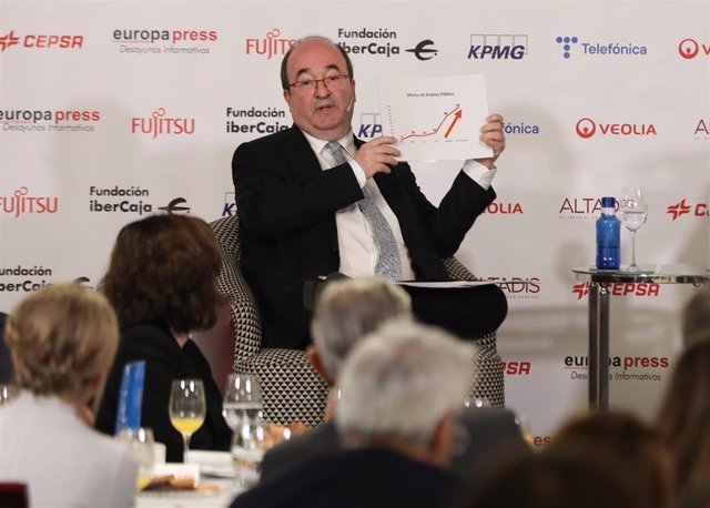 El ministro de Cultura y Deporte, Miquel Iceta, durante un desayuno informativo de Europa Press, en el Hotel Rosewood Villa Magna