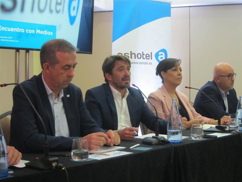 El presidente de Ashotel, Jorge Marcihal, en un encuentro con los medios de comunicación