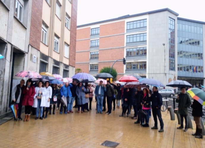 Concentración en el IES Jimena de Gijón