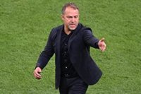 Hansi Flick: "Tenemos que mostrar carácter ante España"