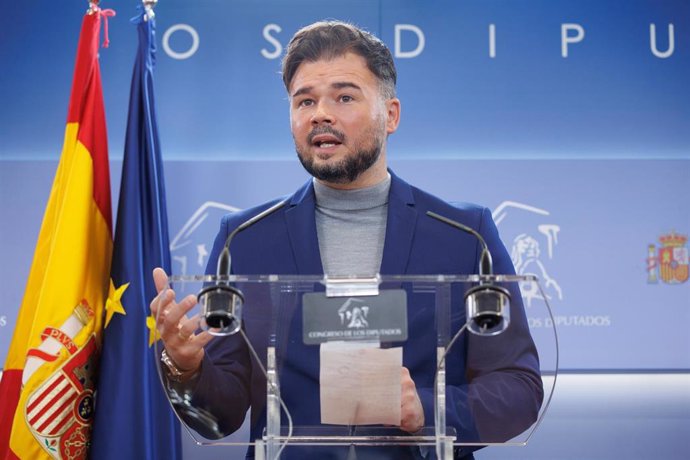 El portavoz de ERC en el Congreso de los Diputados, Gabriel Rufián, durante una rueda de prensa anterior a la Junta de Portavoces en el Congreso de los Diputados