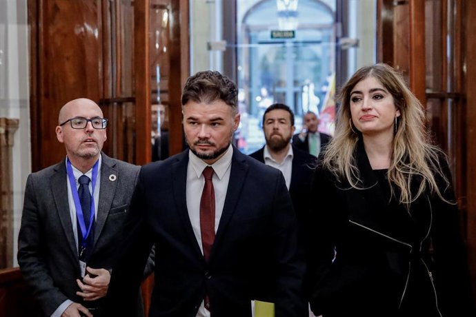 El portavoz parlamentario de ERC en el Congreso, Gabriel Rufián, a su llegada a una sesión plenaria en el Congreso de los Diputados, a 24 de noviembre de 2022, en Madrid (España). Los Presupuestos Generales del Estado (PGE) para 2023 llegaron al Pleno d