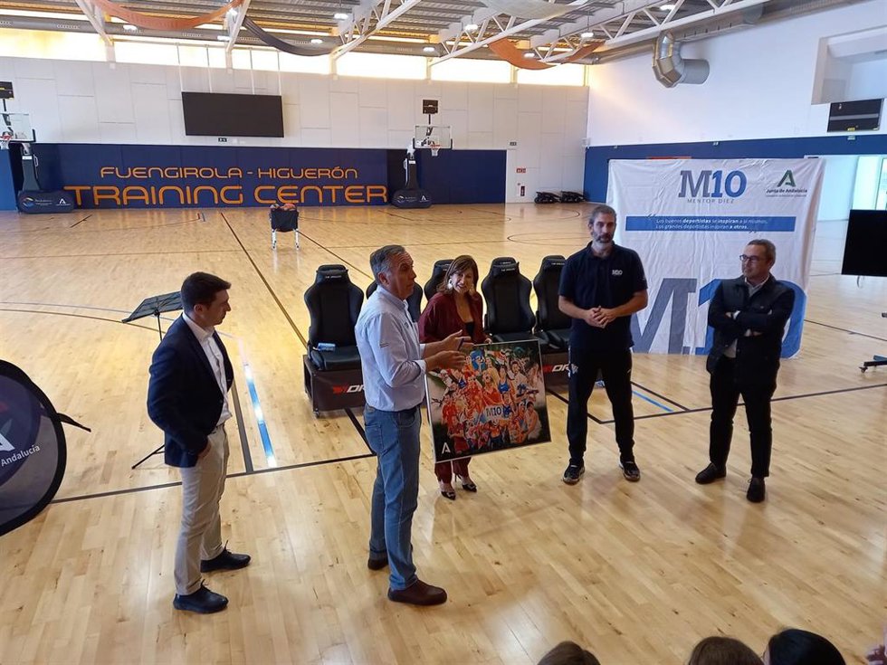 Berni Rodríguez protagoniza en Fuengirola una nueva actividad del programa 'Mentor 10'.