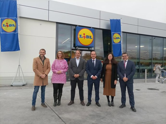 El alcalde de Guadalajara, Alberto Rojo, en la inauguración del Lidl.