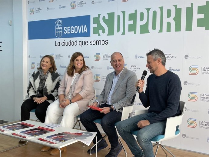 La alcaldesa, Clara Martín; la concejal de Deportes, Marian Rueda; el presidente de la Federación Española de Deportes para personas con Discapacidad Intelectual, Marcos Herrero,y el secretario general de la Federación de Deporte Adaptado, David Fernánd