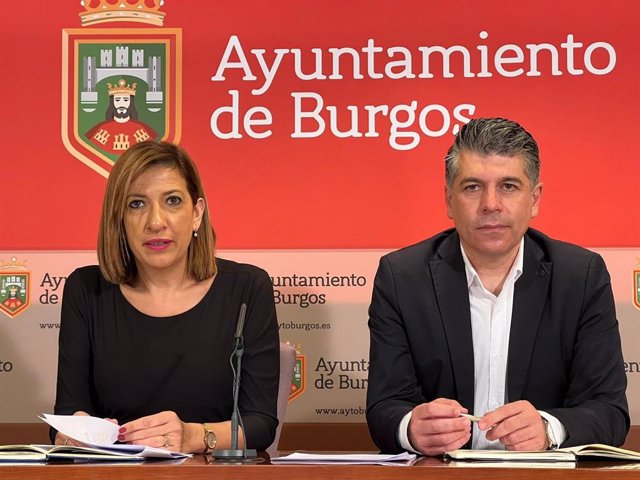 Los portavoces del equipo de Gobierno local Nuria Barrio y Vicente Marañón tras la celebración de la Junta de Gobierno
