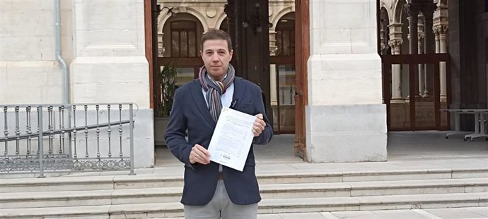 Ildefonso Ruiz presenta las enmiendas.