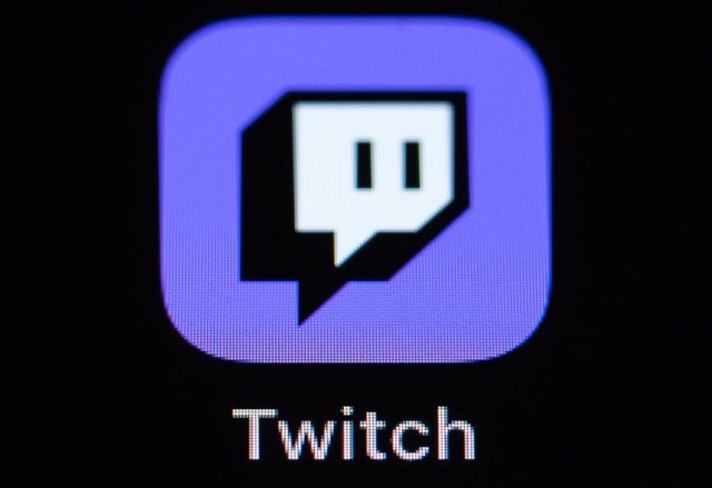Archivo - FILED - 08 March 2022, Rottweil: A general view of the icon of video streaming app Twitch on the display of an iPhone SE. A Moscow court fined Twitch 4 million rubles ($67,769) on Tuesday for allegedly spreading misinformation about the war in U