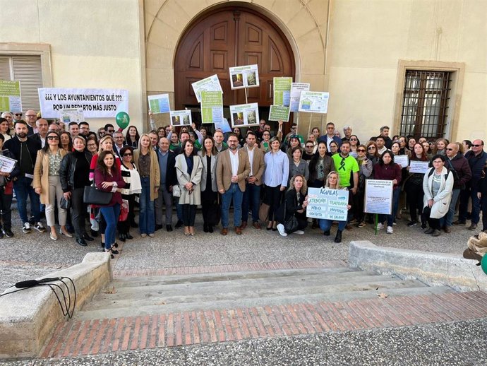 Imagen de la concentración en la puerta del Palacio de San Esteban