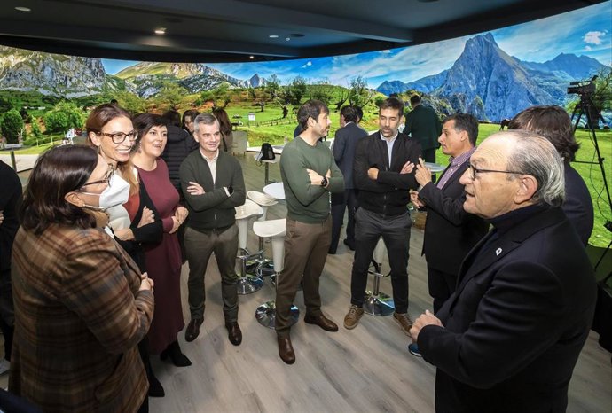 El Consejero De Industria, Turismo, Innovación, Transporte Y Comercio, Javier López Marcano, N La Jornada De Iniciación Al Metaverso Y Los NFT En El Sector Turístico.