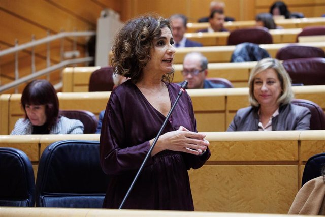 La ministra de Hacienda y Función Pública, María Jesús Montero, interviene durante una sesión de control al Gobierno en el Senado, a 22 de noviembre de 2022, en Madrid (España).