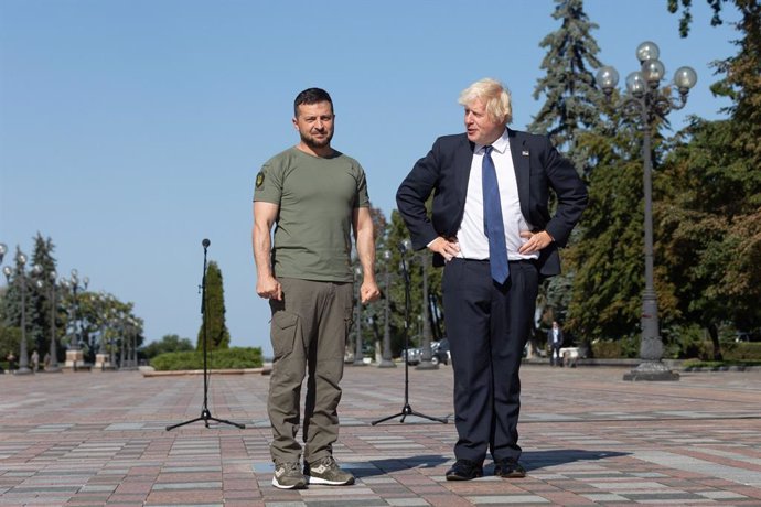 El presidente ucraniano, Volodimir Zelenski, y el exprimer ministro británico Boris Johnson.