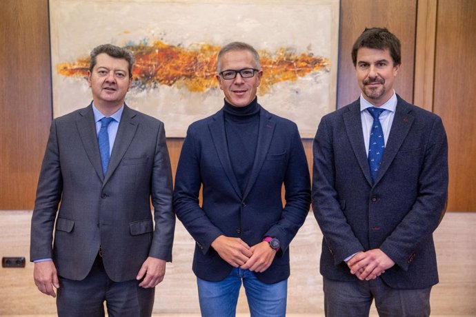 Edmundo Rodríguez, Ander Gil y Juan Vacas, este jueves en el Senado.