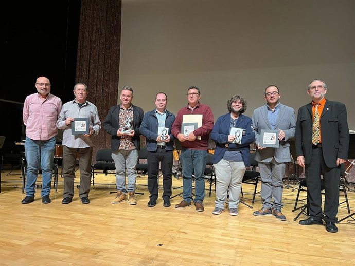 Els tres guanyadors del II Concurs de composició per a dolaina de Diputació