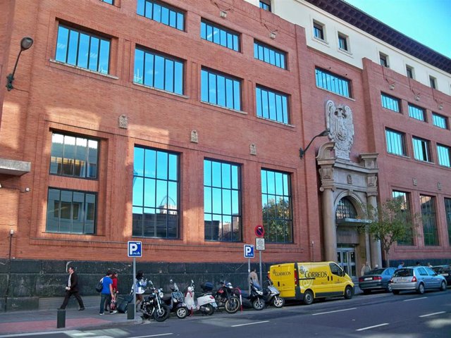 Archivo - Sede de Correos en Bilbao.