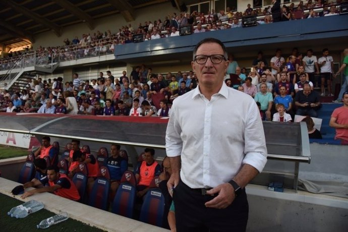 Archivo - Juan Antonio Anquela, entrenador del Huesca