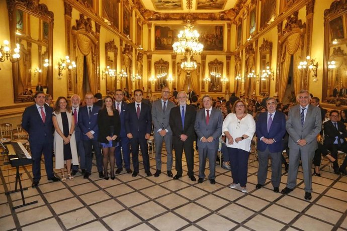 El consejero de Justicia, José Antonio Nieto (centro), en un acto del Colegio de Abogados de Córdoba.