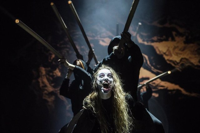 Imagen de la obra teatral del director lituano Oskaras Korsunovas basada en 'Otelo' de William Shakespeare en el Festival Temporada Alta